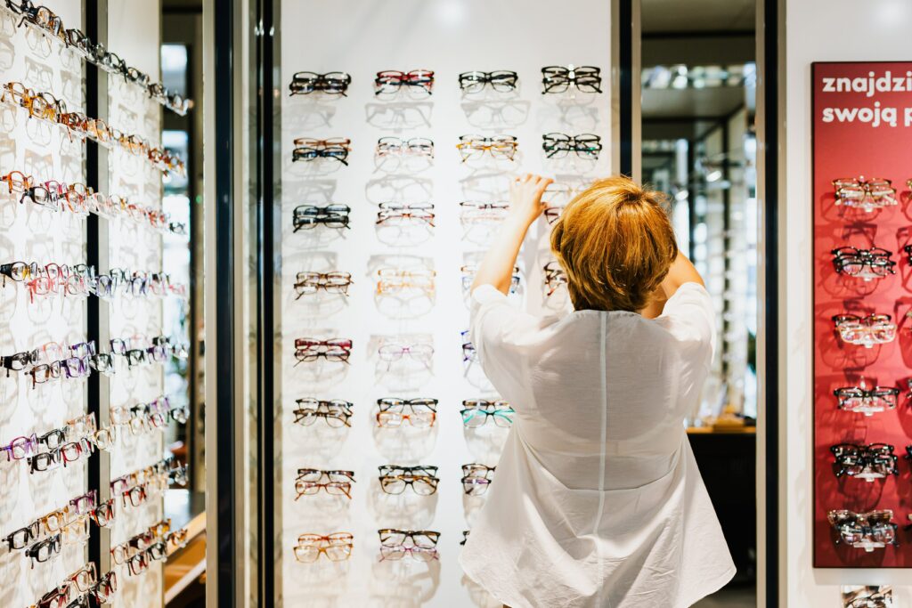 acheter lunettes de soleil Pyrénées-Orientales, choisir ses lunettes de soleil, lunettes de soleil femme, lunettes de soleil homme, lunettes de soleil tendance Perpignan, lunettes mode été, montures solaires, opticien 66, Optique Saint Martin