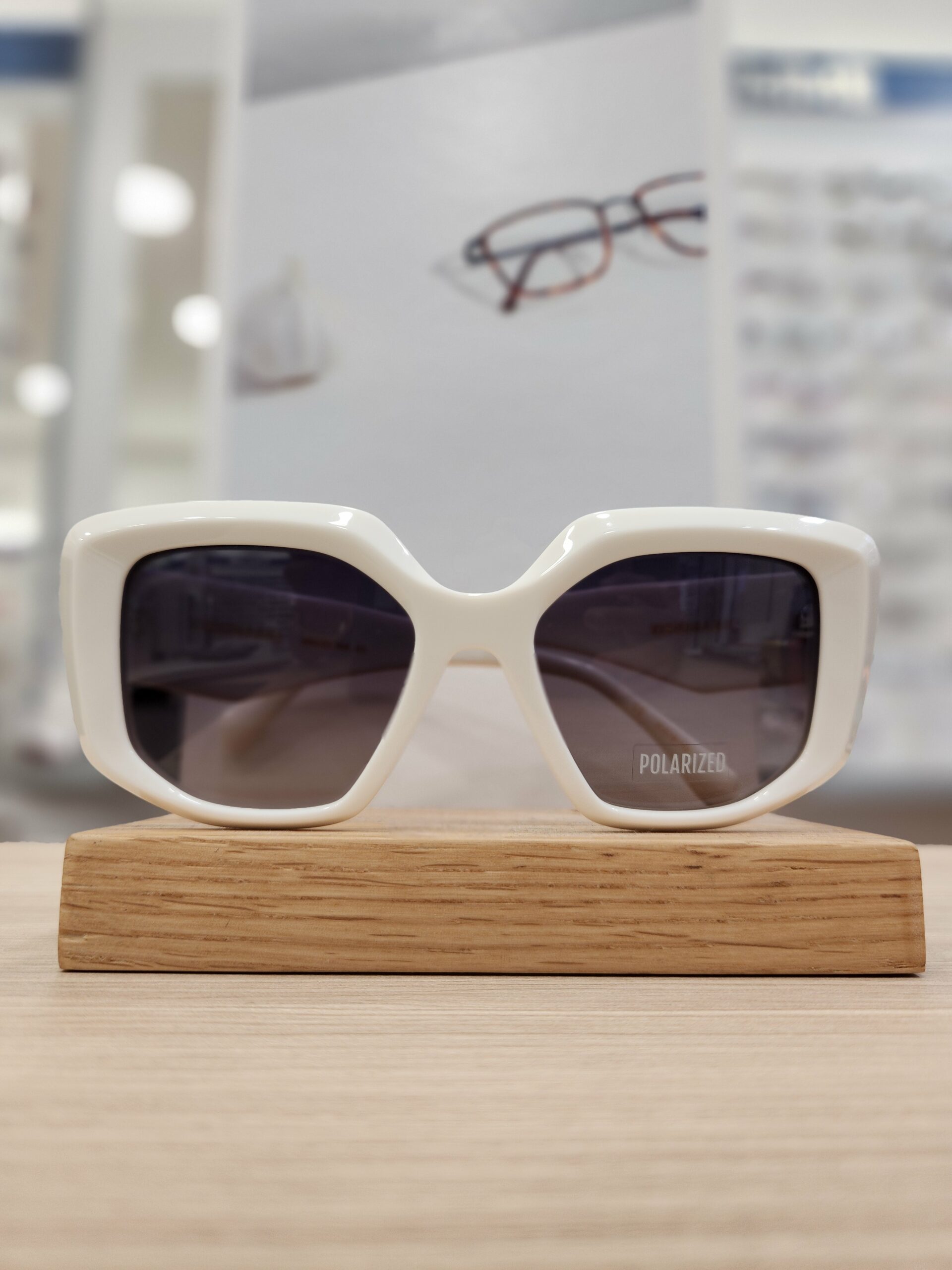 acheter lunettes de soleil Pyrénées-Orientales, choisir ses lunettes de soleil, lunettes de soleil femme, lunettes de soleil homme, lunettes de soleil tendance Perpignan, lunettes mode été, montures solaires, opticien 66, Optique Saint Martin